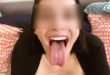 photo femme qui montre sa langue